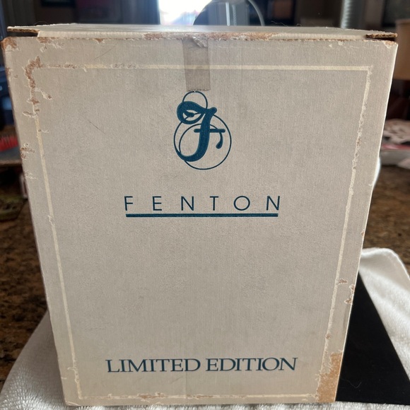 Fenton Art Glass 1995 Lynn Fenton Signature Series Hand Painted Trellis Basket - Picture 12 of 13